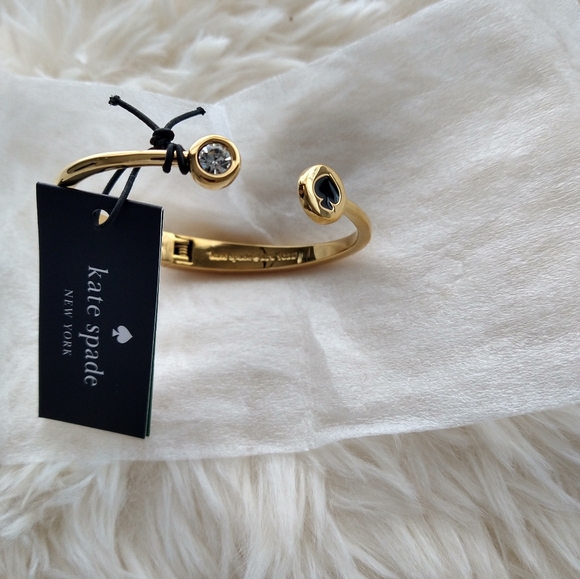 🥂Kate Spade New York Spot The Black Spade Golden Bangle Bracelet NWT 🥂 - Picture 3 of 13